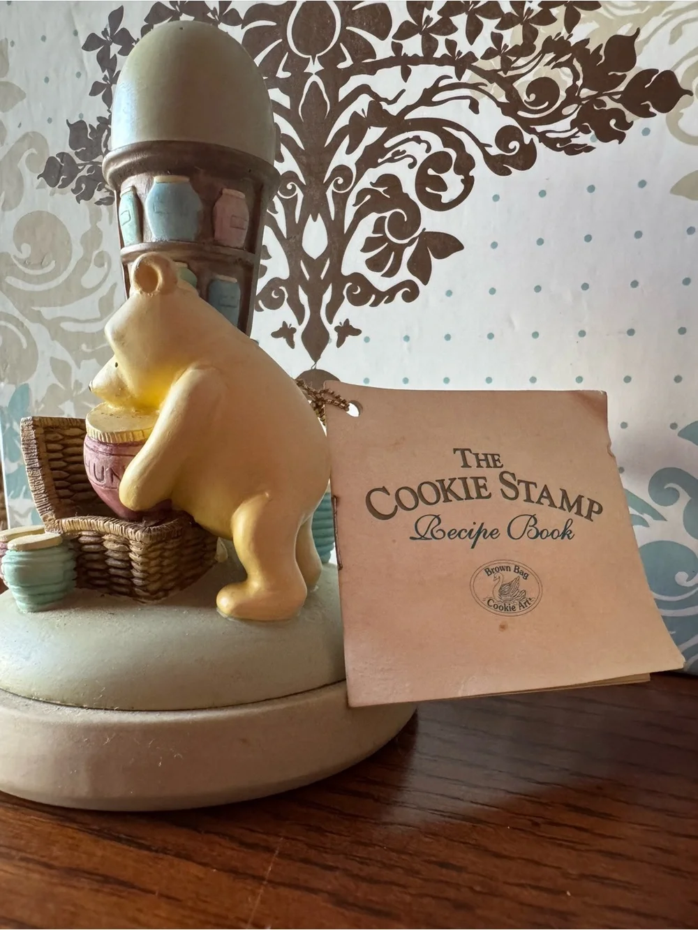 Brown Bag Ceramic Cookie Stamp Winnie the Pooh Disney Round Handle 1995 NEW